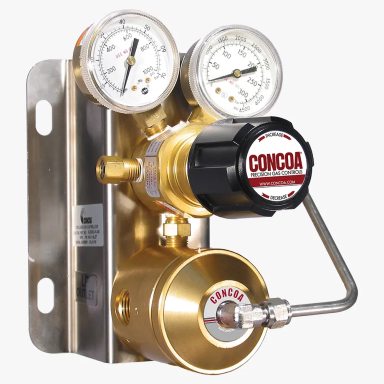 Ultra-high flow, integral dome-loaded regulator for industrial laser process gases