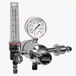 Four-port, dual stage cylinder regulator for industrial laser welding shield gases